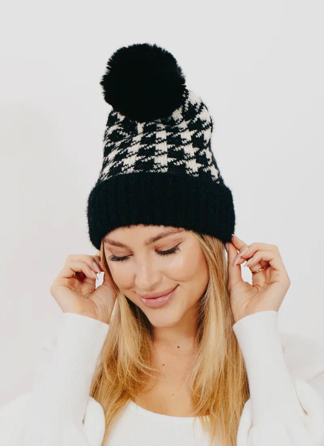 Black and White Houndstooth Pom Beanie